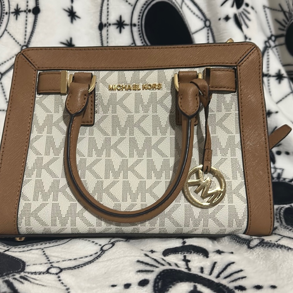 Super cute bag and I only used once . In a dust bag smoke free home.